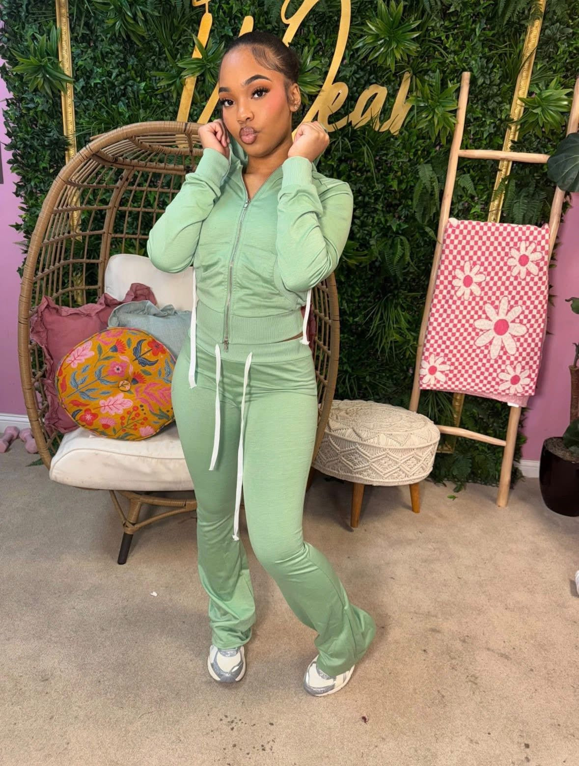 Flare leg chill set